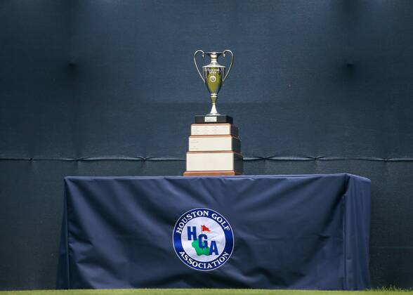 HUMBLE, TX - APRIL 01: The Houston Open Championship trophy sits at the first tee during the final round of the Houston Open on April 1, 2018 at the Golf Club of Houston in Humble, Texas. (Photo by Leslie Plaza Johnson Icon Sportswire) GOLF: APR 01 PGA Golf Herren - Houston Open Icon180401160 EDITORIAL USE ONLY