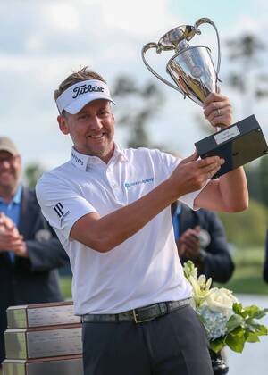 HUMBLE, TX - APRIL 01: Ian Poulter (GBR) holds up the Houston Open Championship trophy during the final round of the Houston Open on April 1, 2018 at the Golf Club of Houston in Humble, Texas. (Photo by Leslie Plaza Johnson Icon Sportswire) GOLF: APR 01 PGA Golf Herren - Houston Open Icon180401290 EDITORIAL USE ONLY