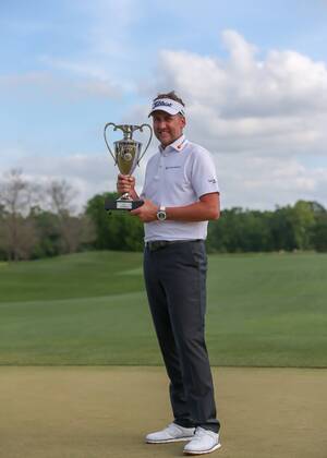 HUMBLE, TX - APRIL 01: Ian Poulter (GBR) holds up the Houston Open Championship trophy during the final round of the Houston Open on April 1, 2018 at the Golf Club of Houston in Humble, Texas. (Photo by Leslie Plaza Johnson Icon Sportswire) GOLF: APR 01 PGA Golf Herren - Houston Open Icon180401293 EDITORIAL USE ONLY
