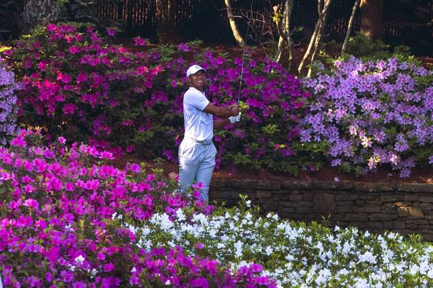 Bilder des Tages - SPORT Tiger Woods hits off the 12th tee during a practice round prior to the Masters golf tournament at the Augusta National Golf Club, on April 3, 2018 in Augusta, Georgia.  AUG20180403336 KEVINxDIETSCH