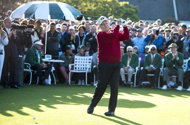 Honorary starters golf legend Jack Nicklaus swings his club during the opening ceremony for the 2018 Masters Tournament at the Augusta National Golf Club in Augusta, Georgia, on April 5, 2018.  AUG20180405308 KEVINxDIETSCH