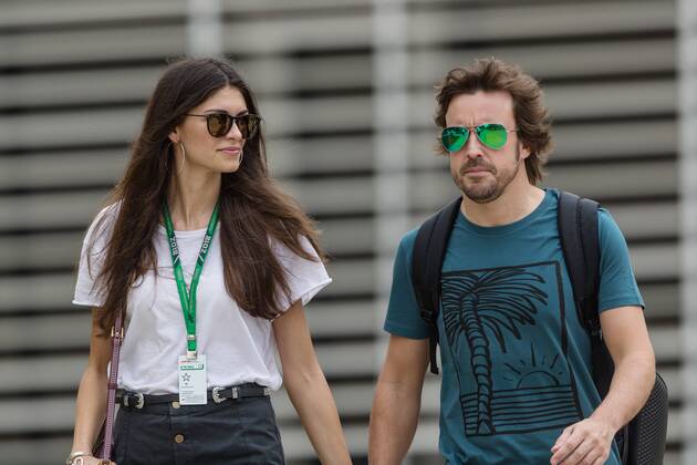 Fernando Alonso McLaren Honda with girlfriend Linda Morselli Grand Prix of Bahrain 2018 Race Motorsport Formula 1 05 04 2018 Sachir Copyright: xEIBNER Illmannx EP_EER
