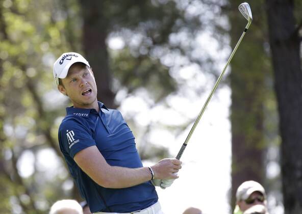 Danny Willett of England hits a tee shot on the 4th hole in the 1st round of the 2018 Masters Tournament at the Augusta National Golf Club in Augusta, Georgia, on April 5, 2018.  AUG20180405123 JOHNxANGELILLO