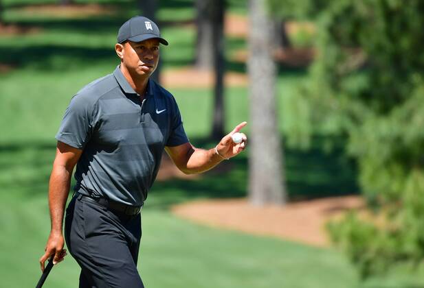 Tiger Woods acknowledges the gallery as he walks off the 10th green during the first round of the 2018 Masters Tournament at the Augusta National Golf Club in Augusta, Georgia, on April 5, 2018.  AUG20180405358 KEVINxDIETSCH