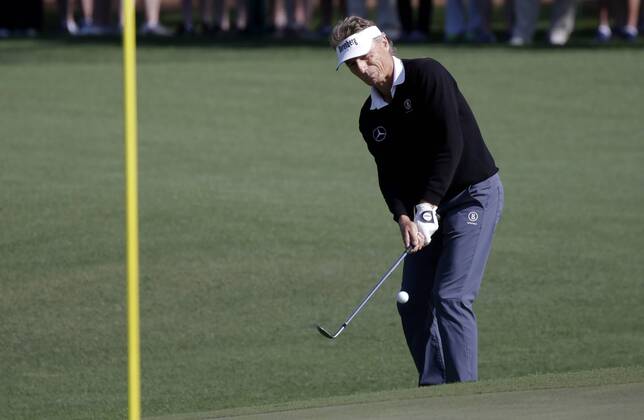Bernhard Langer of German chips to the 2nd hole green in the 2nd round of the 2018 Masters Tournament at the Augusta National Golf Club in Augusta, Georgia, on April 6, 2018.  AUG20180406112 JOHNxANGELILLO