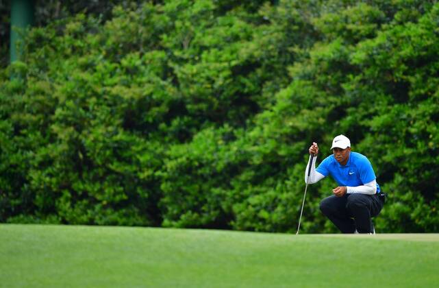 Tiger Woods lines up a putt on the 11th green during the third round of the 2018 Masters Tournament at the Augusta National Golf Club in Augusta, Georgia, on April 7, 2018.  AUG20180407303 KEVINxDIETSCH