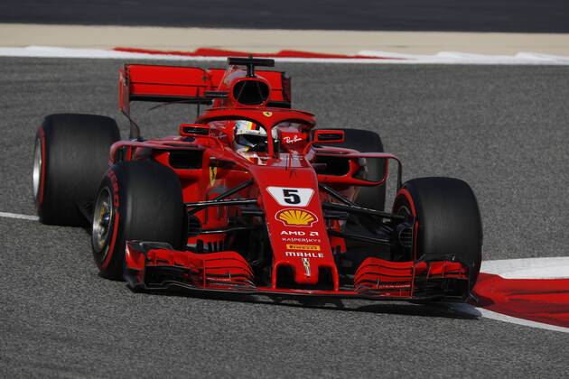 Jornada de clasificación del Gran Premio de Bahrein en el circuito de Sakhir. En la imagen, Sebastian Vettel.Grand Prix of Bahrein qualifying round at Sakhir circuit. In this picture, Sebastian Vettel.  RV RACING PRESS