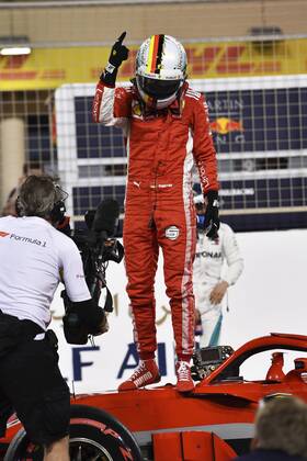 Jornada de clasificación del Gran Premio de Bahrein en el circuito de Sakhir. En la imagen, Sebastian Vettel.Grand Prix of Bahrein qualifying round at Sakhir circuit. In this picture, Sebastian Vettel.  RV RACING PRESS