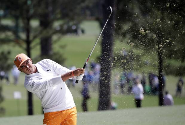 Rickie Fowler hits his approach shot to the 1st hole in the final round of the 2018 Masters Tournament at the Augusta National Golf Club in Augusta, Georgia, on April 8, 2018.  AUG20180408112 JOHNxANGELILLO