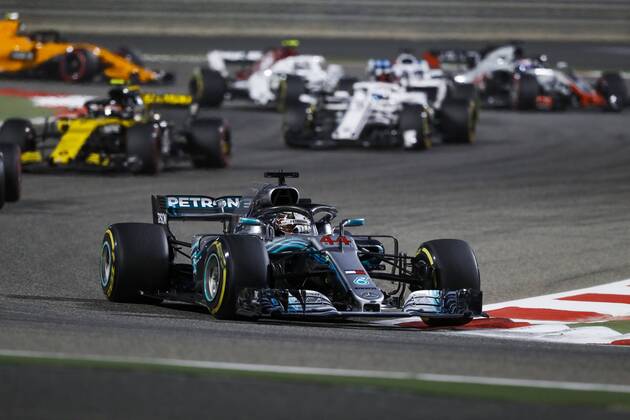 HAMILTON Lewis (gbr), Mercedes AMG F1 Petronas GP W09 Hybrid EQ Power+, action during 2018 Formula 1 FIA World Championship WM Weltmeisterschaft Bahrain Grand Prix, Sakhir Bahrain