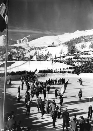 - SANKT MORITZ, SWITZERLAND: (FILE) This file picture dated 31 January 1948 shows the Belgian team during the opening ceremony at the Winter Olympic Games Olympische Spiele Olympia OS in Sankt Moritz, Switzerland. ARCHIVES BELGAxARCHIVES  x32092227x
