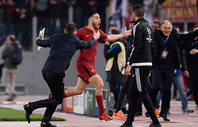 FUSSBALL CHAMPIONS LEAGUE SAISON 2017 2018 VIERTELFINALE RUECKSPIEL AS Rom - FC Barcelona Barca 10.04.2018 JUBEL AS Rom; Torschuetze 3-0 Kostas Manolas (Mitte)
