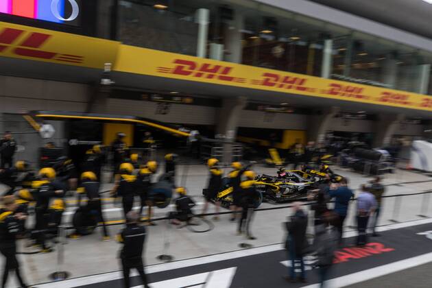 Renault mechanic at pit stop Grand Prix of China 2018 race Motorsport Formula 1 14 04 2018 Shanghai Copyright: xIllman Eibner-Pressefotox EP_EER