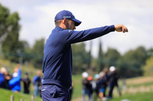 Pablo Larrazabal of Spain prepares his next shot during the third day of Madrid Open golf tournament at the National Golf Course in Madrid, Spain, 14 April 2018. The Madrid Open runs from 12 to 15 April. Madrid Open !ACHTUNG: NUR REDAKTIONELLE NUTZUNG!  Copyright: xVICTORxLERENAx GRAF3617 20180414-636593132060003343