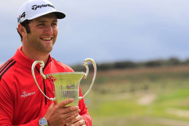 Jon Rahm of Spain celebrates after winning the Madrid Open golf tournament at the National Golf Course in Madrid, Spain, 15 April 2018. The Madrid Open runs from 12 to 15 April. Jon Rahm wins Madrid Golf Open !ACHTUNG: NUR REDAKTIONELLE NUTZUNG!  Copyright: xVICTORxLERENAx GRAF4572 20180415-636594154197497592
