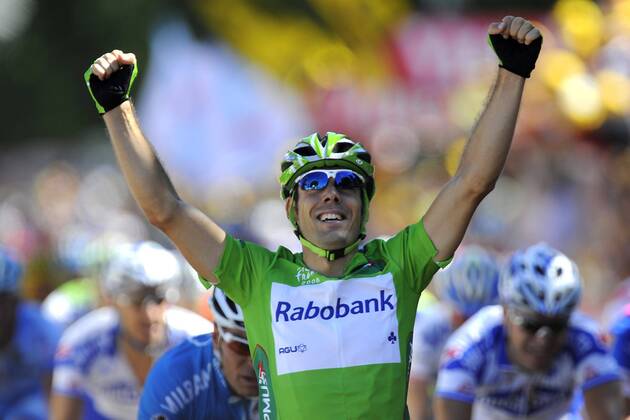 - DIGNE-LES-BAINS, FRANCE: Spanish Oscar Freire, in the green jersey of team Rabobank, celebrates as he wins the mass sprint at the end of the 14th stage of the Tour de France cycling race between Nimes and Digne-les-Bains, Saturday 19 July 2008. LUCxCLAESSEN  x9825561x