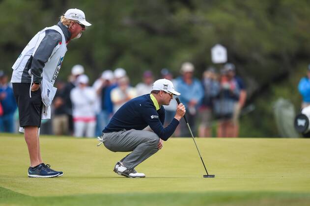 SAN ANTONIO, TX - APRIL 20: Zach Johnson and his caddie line up a birdie attempt on the 8th green during the second round of the Valero Texas Open at the TPC San Antonio Oaks Course in San Antonio, TX on April 20, 2018. (Photo by Daniel Dunn Icon Sportswire) GOLF: APR 20 PGA Golf Herren - Valero Texas Open Icon18042002 EDITORIAL USE ONLY