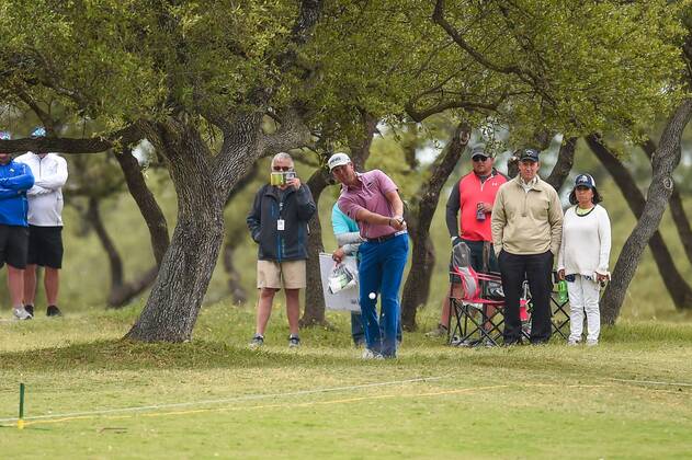 SAN ANTONIO, TX - APRIL 20: Trey Mullinax hits out of the rough during the second round of the Valero Texas Open at the TPC San Antonio Oaks Course in San Antonio, TX on April 20, 2018. (Photo by Daniel Dunn Icon Sportswire) GOLF: APR 20 PGA Golf Herren - Valero Texas Open Icon18042020 EDITORIAL USE ONLY
