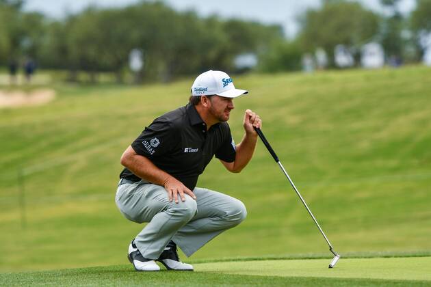 SAN ANTONIO, TX - APRIL 20: Graeme McDowell lines up a putt during the second round of the Valero Texas Open at the TPC San Antonio Oaks Course in San Antonio, TX on April 20, 2018. (Photo by Daniel Dunn Icon Sportswire) GOLF: APR 20 PGA Golf Herren - Valero Texas Open Icon18042039 EDITORIAL USE ONLY
