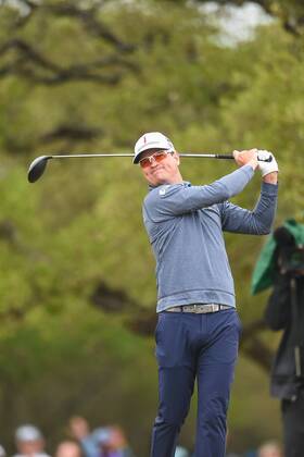 SAN ANTONIO, TX - APRIL 21: Zach Johnson hits a tee shot during the third round of the Valero Texas Open at the TPC San Antonio Oaks Course in San Antonio, TX on April 21, 2018. (Photo by Daniel Dunn Icon Sportswire) GOLF: APR 21 PGA Golf Herren - Valero Texas Open Icon18042102 EDITORIAL USE ONLY