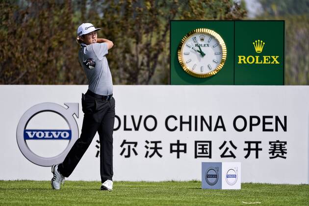 David Lipsky of the United States competes in the first round of the 2018 Volvo China Open golf tournament in Beijing, China, 26 April 2018. Golf players tee off 2018 Volvo China Open  20180426_69577