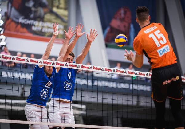 Friedrichshafen Germany 26 04 2018 Russell Kyle BR Volleys 15 against the block from Simon Tischer Friedrichshafen 10 and Andreas Takvam Friedrichshafen 4 at the Playoff Final Game 1 of the Volleyball Bundesliga between VfB Friedrichshafen and the Berlin Recycling Volleys