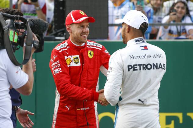 Motorsports: World Championship WM Weltmeisterschaft 2018; Grand Prix Azerbaijan, Grand Prix of Europe, Formula 1 2018 Azerbaijan Grand Prix, Schaking Hands , 5 Sebastian Vettel (GER, Scuderia Ferrari) 44 Lewis Hamilton (GBR, Mercedes AMG Petronas F1 Team), Baku Azerbaijan