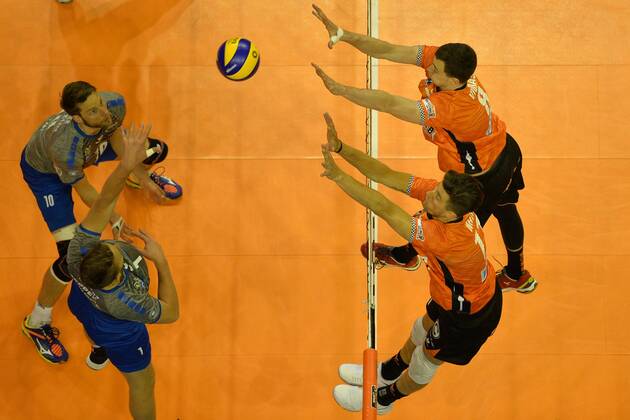 Volleyball Mens Season 2017 18 1 Bundesliga BR Volleys VfB Friedrichshafen Final Series for the German Championship 2 Game Simon Tischer No. 10 VfB Friedrichshafen Bartlomiej Boldaz No. 1 VfB Friedrichshafen Adam White No. 11 Berlin Recycling Volleys Graham Vigrass No. 8 Berlin Recycling Volleys 29 04 18 Copyright: xMichaelxHundtx xMatthiasxKochx