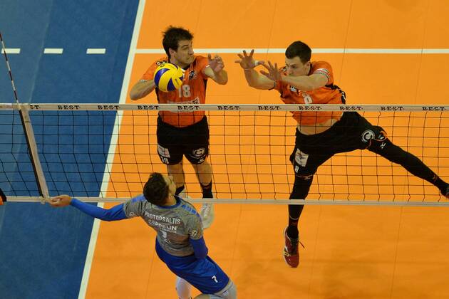 Volleyball Mens Season 2017 18 1 Bundesliga BR Volleys VfB Friedrichshafen Final Series for the German Championship 2 Game Athanasios Protopsaltis Nr 7 VfB Friedrichshafen Paul Carroll Nr 12 Berlin Recycling Volleys Graham Vigrass Nr 8 Berlin Recycling Volleys 29 04 18 Copyright: xMichaelxHundtx xMatthiasxKochx