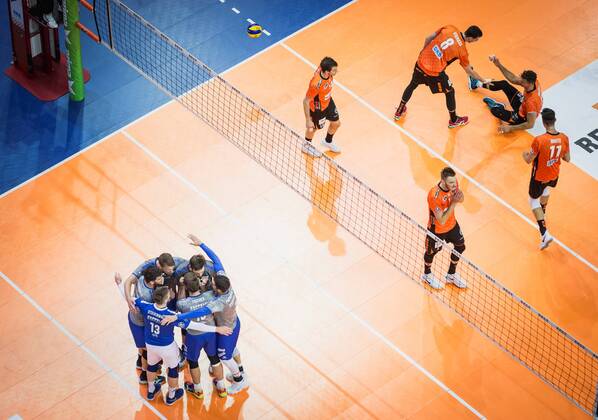 Berlin Germany 29 04 2018 Friedrichshafen rejoices over Pierre Pujol in Berlin BR Volleys 18 Graham Vigrass BR Volleys 8 Aleksandar Okolic BR Volleys 1 Russell Kyle BR Volleys 15 and Adam White BR Volleys 11 is frustrated at the Play Off Final Game 2 of the Volleyball Bundesliga between Berlin Recycling Volleys and VfB Friedrichshafen