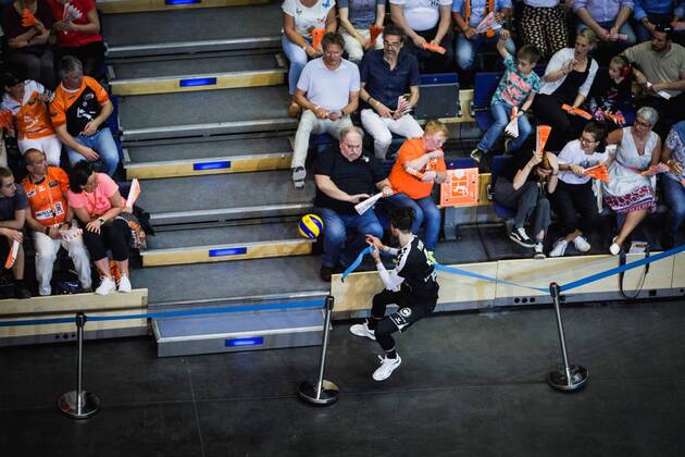 Berlin Germany 29 04 2018 Luke Perry BR Volleys 4 runs after a ball into the audience in the Playoff Final Game 2 of the Volleyball Bundesliga between Berlin Recycling Volleys and VfB Friedrichshafen