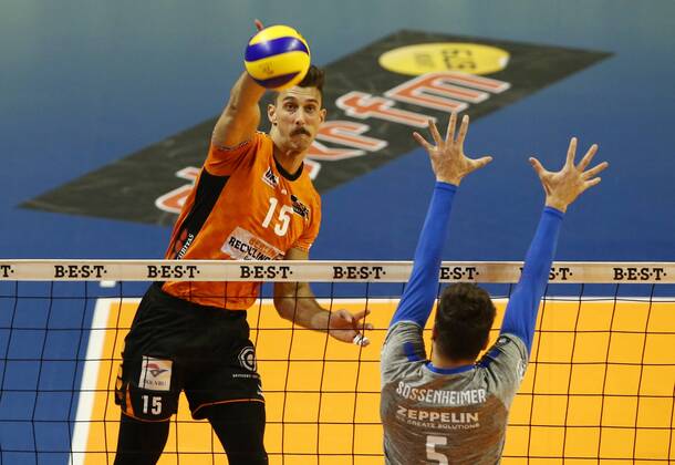 Kyle Russell in attack David Sossenheimer Sport Volleyball Play Off Final Bundesliga Mens Season 2017 2018 29 04 2018 BR Volleys Berlin BRV vs VfB Friedrichshafen