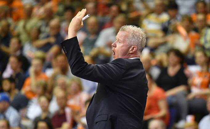 Vital Heynen coach Friedrichshafen pensive BR Volleys Berlin VfB Friedrichshafen German volleyball league season 2017 2018 playoffs final DM German championship match 2 men men men volleyball Germany Germany Max Schmeling Halle Berlin 29 4 2018