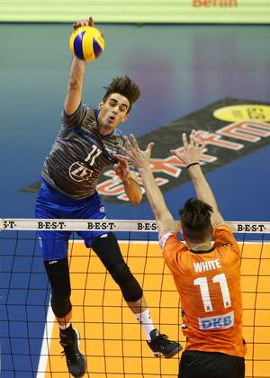 Daniel Malescha in attack Adam White Sport Volleyball Play Off Final Bundesliga Mens Season 2017 2018 29 04 2018 BR Volleys Berlin BRV vs VfB Friedrichshafen
