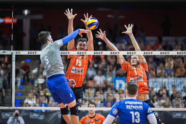 Berlin Germany 29 04 2018 David Sossenheimer Friedrichshafen 5 against the block from Russell Kyle BR Volleys 15 and Aleksandar Okolic BR Volleys 1 at Playoff Final Game 2 of the Volleyball Bundesliga between Berlin Recycling Volleys and VfB Friedrichshafen