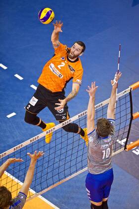 Volleyball berlin 29 04 2018 Volleyball Bundesliga 1 Bundesliga Season 2017 2018 Final Game 2 Berlin Recycling Volleys VFB Friedrichshafen Steven Marshall Berlin No 02 Simon Tischer Friedrichshafen No 10
