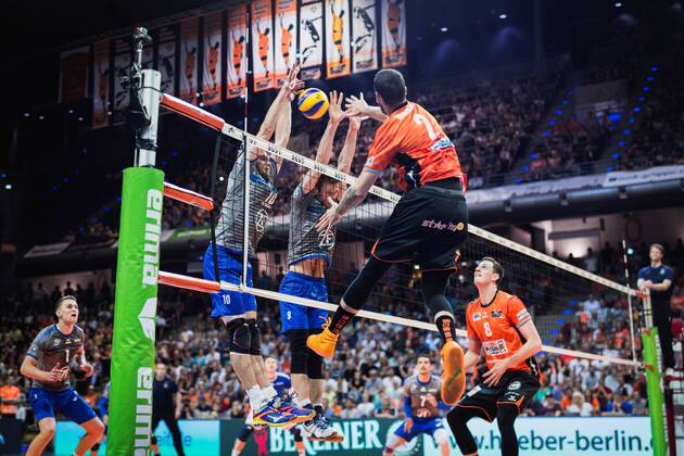 Berlin Germany 29 04 2018 Steven Marshall BR Volleys 2 against the block from Simon Tischer Friedrichshafen 10 and Philipp Collin Friedrichshafen 9 at the Playoff Final Game 2 of the Volleyball Bundesliga between Berlin Recycling Volleys and VfB Friedrichshafen