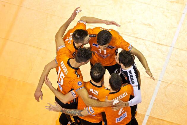 Volleyball berlin 29 04 2018 Volleyball Bundesliga 1 Bundesliga Season 2017 2018 Final Game 2 Berlin Recycling Volleys VFB Friedrichshafen Cheers Berlin Pierre Pujol Berlin No 18 Luke Perry Berlin No 04 Adam White Berlin No 11 Aleksandar Okolic Berlin No 01 Kyle Russel Berlin No 15