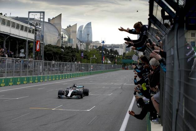 Motorsports: World Championship WM Weltmeisterschaft 2018; Grand Prix Azerbaijan, Grand Prix of Europe, Formula 1 2018 Azerbaijan Grand Prix, Finish 44 Lewis Hamilton (GBR, Mercedes AMG Petronas F1 Team), Baku Azerbaijan