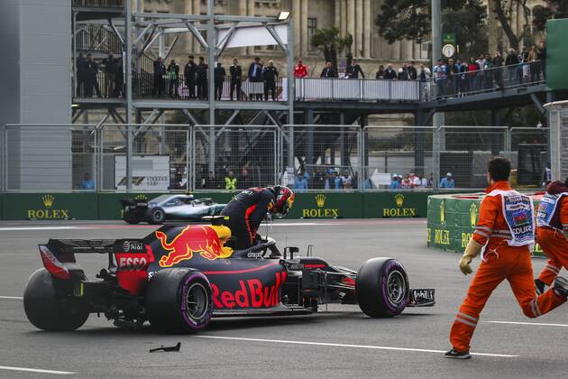 VERSTAPPEN Max (ned), Aston Martin Red Bull Tag Heuer RB14, after his accident with RICCIARDO Daniel (aus), Aston Martin Red Bull Tag Heuer RB14, during the 2018 Formula One World Championship WM Weltmeisterschaft Grand Prix of Europe in Azerbaijan from April 26 to 29 in Baku - Photo Sebastiaan Rozendaal DPPI Motorsports: World Championship; 2018; Grand Prix Azerbaijan, Grand Prix of Europe, Formula 1 2018 Baku Azerbaijan