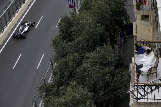 Bilder des Tages - SPORT Motorsports: World Championship WM Weltmeisterschaft 2018; Grand Prix Azerbaijan, Grand Prix of Europe, Formula 1 2018 Azerbaijan Grand Prix, 44 Lewis Hamilton (GBR, Mercedes AMG Petronas F1 Team), Baku Azerbaijan