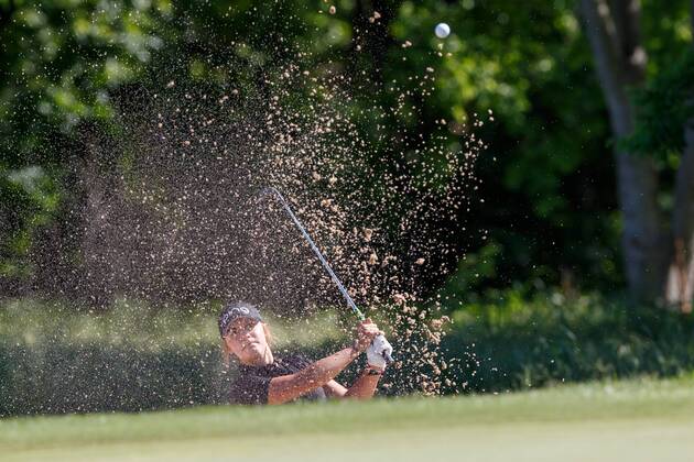Bilder des Tages - SPORT THE COLONY, TX - MAY 05: Amateur Meagan Winans hits the pin after blasting out of the 3 green side bunker during the LPGA Golf Damen Volunteers of America Texas Classic on May 5, 2018 at the Old American Golf Club in The Colony, TX. (Photo by Andrew Dieb Icon Sportswire) GOLF: MAY 05 LPGA - Volunteers of America Texas Classic Icon180505294 EDITORIAL USE ONLY