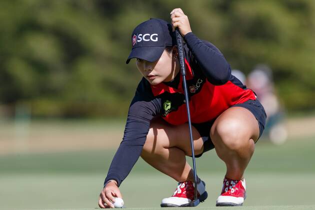 THE COLONY, TX - MAY 05: Moriya Jutanugarn of Thailand lines up her putt on 3 during the LPGA Golf Damen Volunteers of America Texas Classic on May 5, 2018 at the Old American Golf Club in The Colony, TX. (Photo by Andrew Dieb Icon Sportswire) GOLF: MAY 05 LPGA - Volunteers of America Texas Classic Icon180505466 EDITORIAL USE ONLY