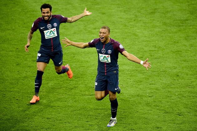 joie des joueurs du PSG apres le but refuse par l arbitrage video de Kylian Mbappe (PSG) FOOTBALL : Les herbiers vs PSG - Finale de la Coupe de France - St Denis - 08 05 2018 JBAutissier Panoramic 
