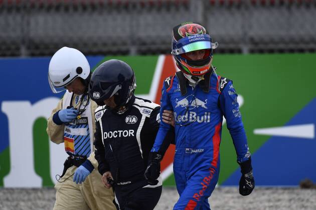 Brendon Hartley of New Zealand and Scuderia Toro Rosso walks from his car after crashing during final practice for the Spanish Formula One Grand Prix at Circuit de Catalunya on May 12, 2018 in Montmelo, Spain.  xJosexBreton CordonxPressx xSpanishxF1xGrandxPrixx-xPracticex
