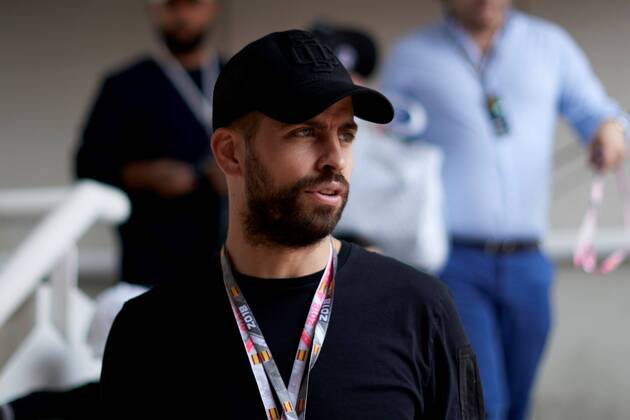 FC Barcelona Barca s soccer player Gerard Pique walks on the paddock during the third free training session for F-1 Spain GP race at Circuito de Barcelona-Cataluna circuit in Montmelo, outside Barcelona, Spain, 12 May 2018. The race will be held on 13 May 2018. Third free training session for F-1 Spain GP race !ACHTUNG: NUR REDAKTIONELLE NUTZUNG!  Copyright: xAlejandroxGarciax GRAF5502 20180512-636617323171567631