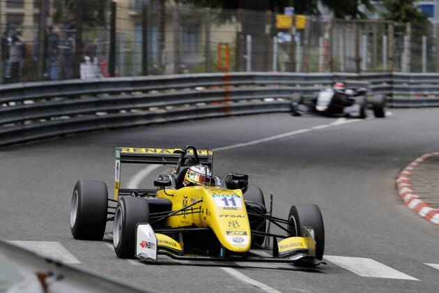 11 Sacha Fenestraz FRA Carlin Dallara F317 Volkswagen 13 Fabio Scherer CHE Motopark Dallara F317 Volkswagen FIA Formula 3 European Championship round 1 race 2 Pau FRA 11 13 May 2018