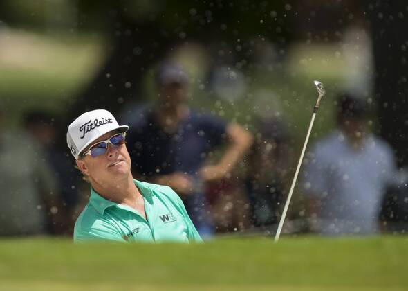 May 24, 2018 - Fort Worth, TX, USA - FORT WORTH, TX - MAY 24, 2018 - Charley Hoffman hits out of the sand trap on the 17th hole and is the leader at midday during the first round of the 2018 Fort Worth Invitational PGA Golf Herren at Colonial Country Club in Fort Worth, Texas 2018 Fort Worth Invitational PGA - ZUMAsc5_ 20180524_zaf_sc5_036 Copyright: xErichxSchlegelx