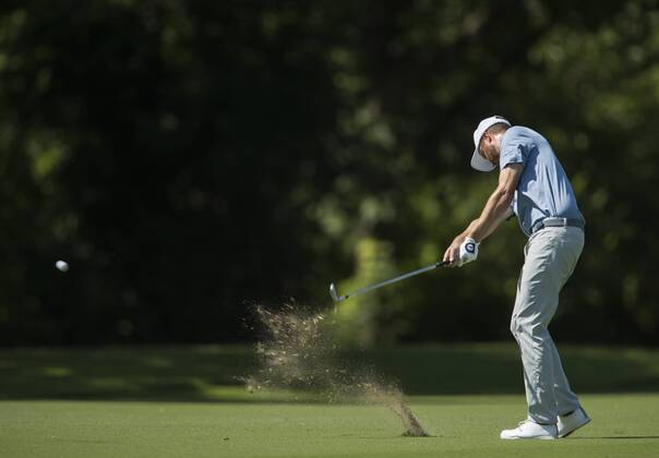 May 25, 2018 - Fort Worth, TX, USA - FORT WORTH, TX - MAY 25, 2018 - Chris Kirk hits his approach on the 11th hole during the second round of the 2018 Fort Worth Invitational PGA Golf Herren at Colonial Country Club in Fort Worth, Texas 2018 Fort Worth Invitational PGA - ZUMAsc5_ 20180525_zaf_sc5_008 Copyright: xErichxSchlegelx