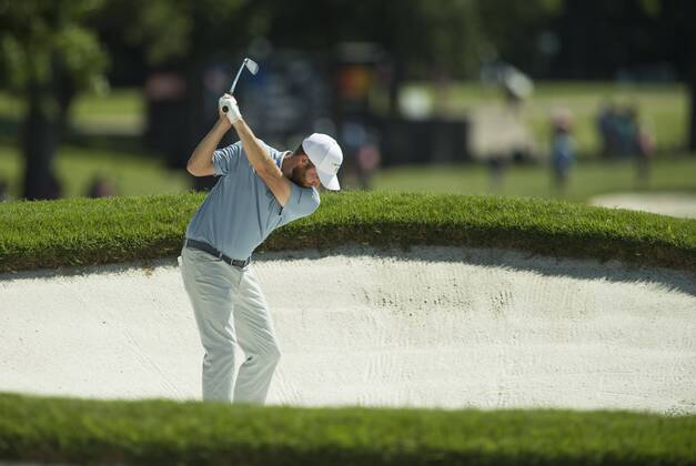 May 25, 2018 - Fort Worth, TX, USA - FORT WORTH, TX - MAY 25, 2018 - Chris Kirk hits a fairway bunker shot on the 11th hole during the second round of the 2018 Fort Worth Invitational PGA Golf Herren at Colonial Country Club in Fort Worth, Texas 2018 Fort Worth Invitational PGA - ZUMAsc5_ 20180525_zaf_sc5_009 Copyright: xErichxSchlegelx
